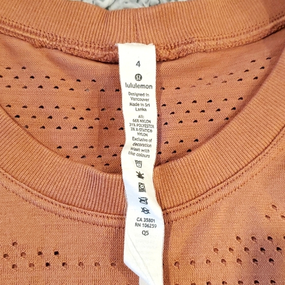 Lululemon mesh tank top 💙 - Picture 2 of 4